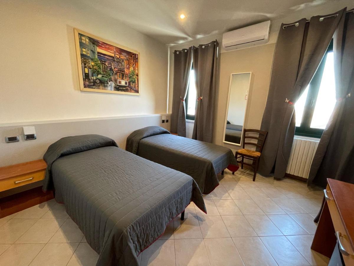 Hotel Duca Di Tromello ภายนอก รูปภาพ