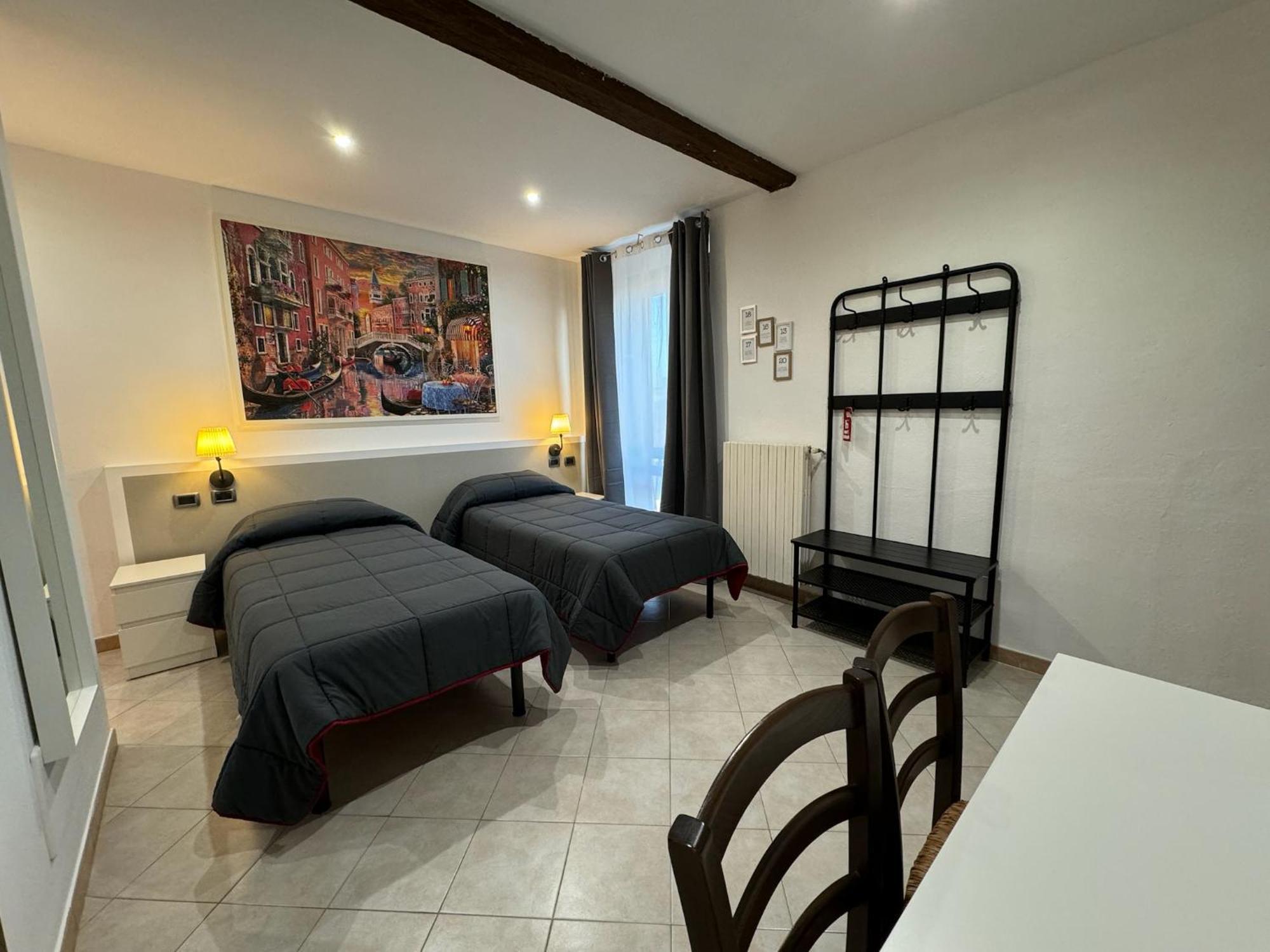 Hotel Duca Di Tromello ภายนอก รูปภาพ